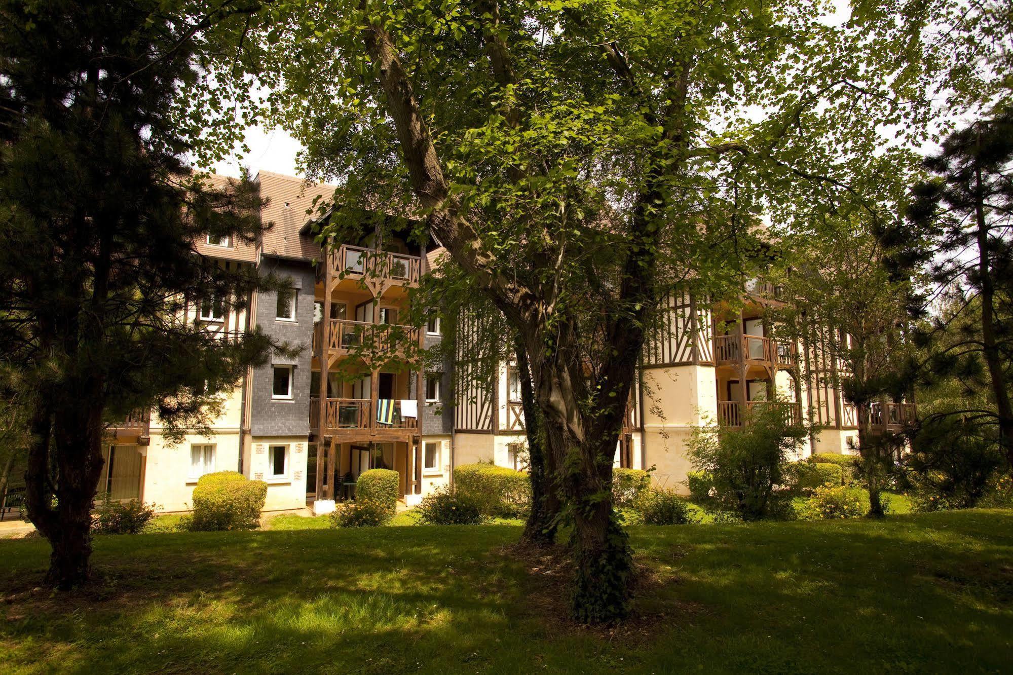 Pierre & Vacances La Residence Du Golf Deauville Esterno foto