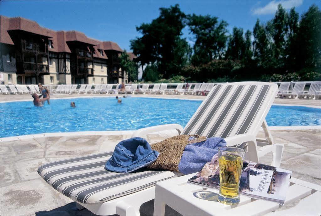 Pierre & Vacances La Residence Du Golf Deauville Esterno foto