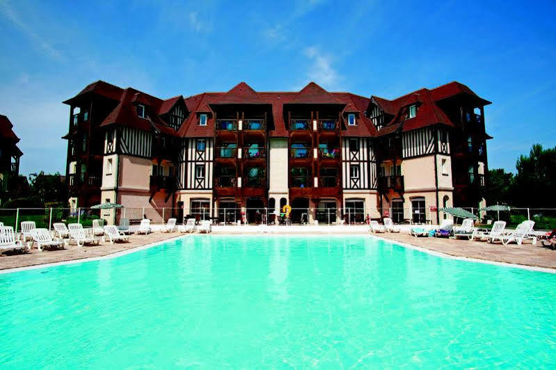 Pierre & Vacances La Residence Du Golf Deauville Esterno foto